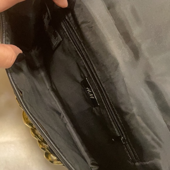 H & M black crossbody with bold gold chain front accent. - Picture 5 of 11